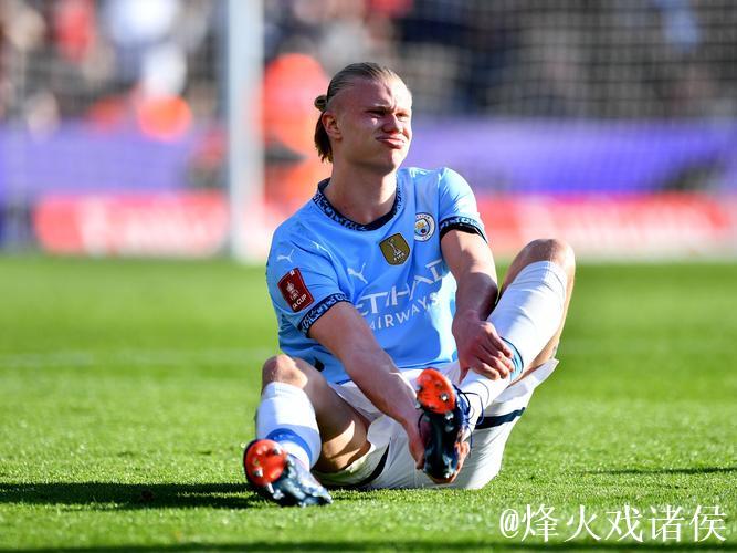 哈兰德比赛中遭猛烈撞击敏感部位,忍痛坚持助力曼城比赛 哈兰德比赛中遭猛烈撞击敏感部位,忍痛坚持助力曼城比赛